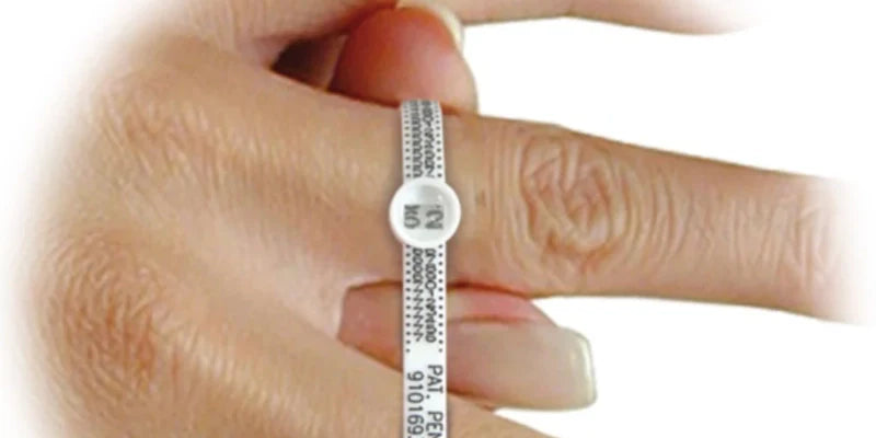 kunststoffband mit lupe zum ablesen deiner ringgröße