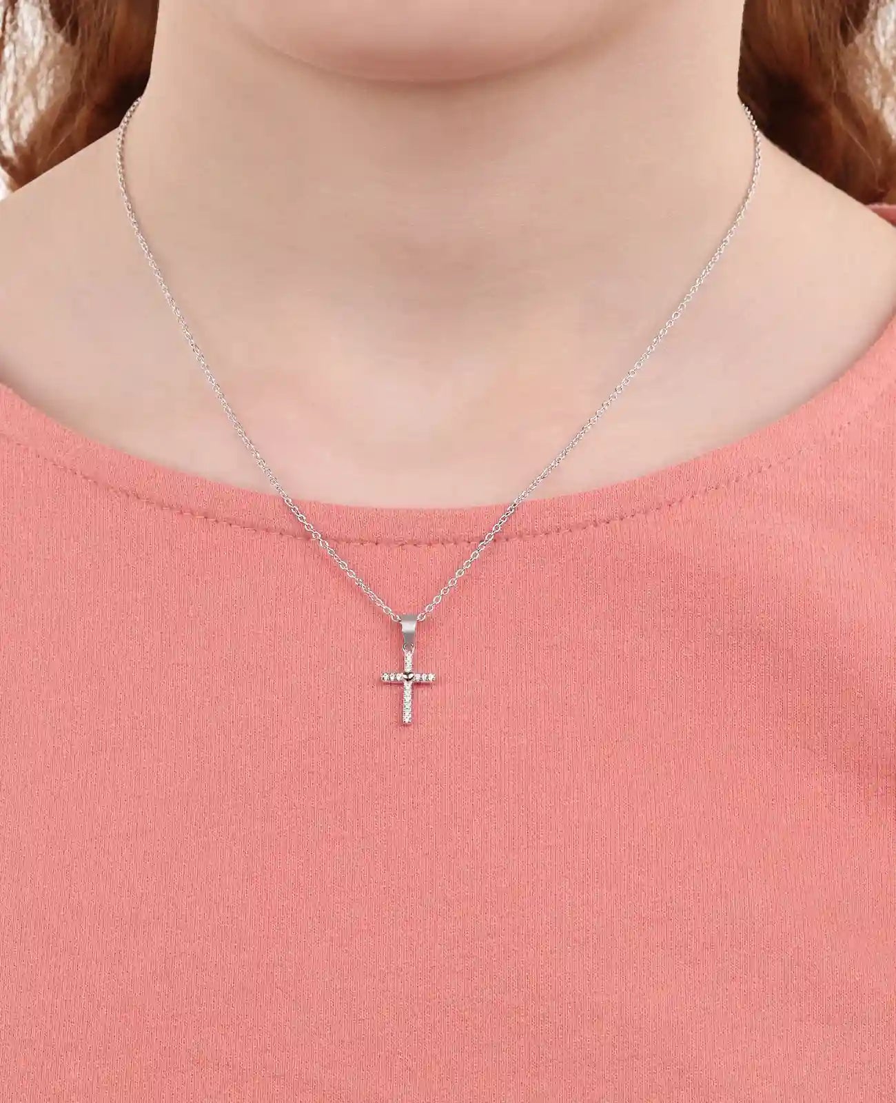Ankerkette mit kreuz anhänger voll mit zirkonia besetzt in der mitte herz