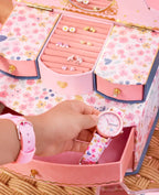 Rosa Kinderuhr mit arabischen zahlen und Blumenmotiven am textilarmband