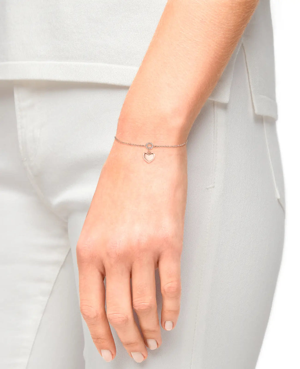 Anker armband mit zirkonia besetzten rondel darunter großes volles herz