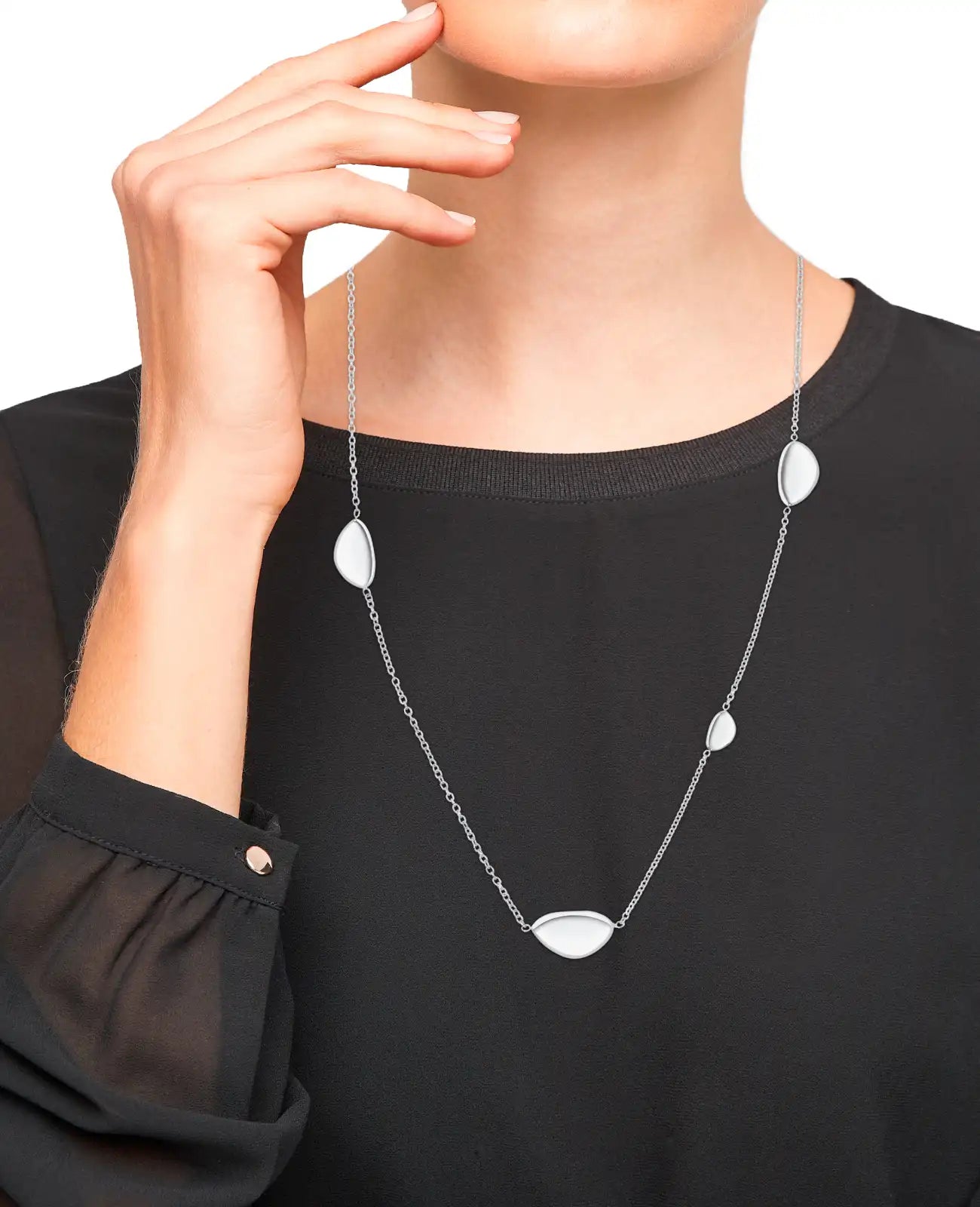 lange kette mit mehreren maßiven plättchen