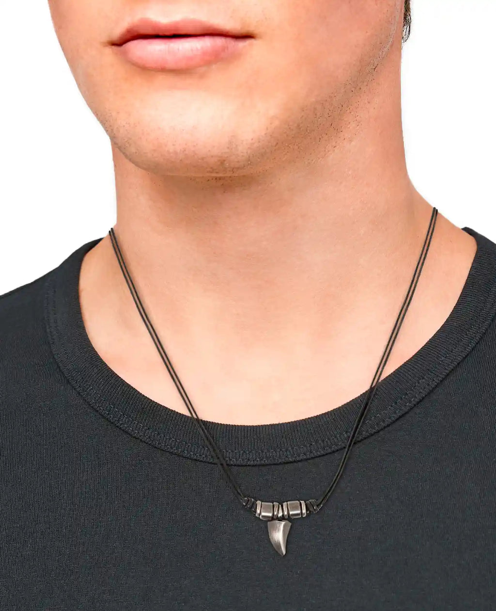 leder kette mit anhaenger zahn