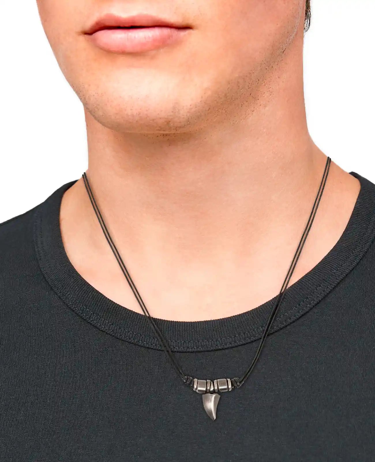 leder kette mit anhaenger zahn