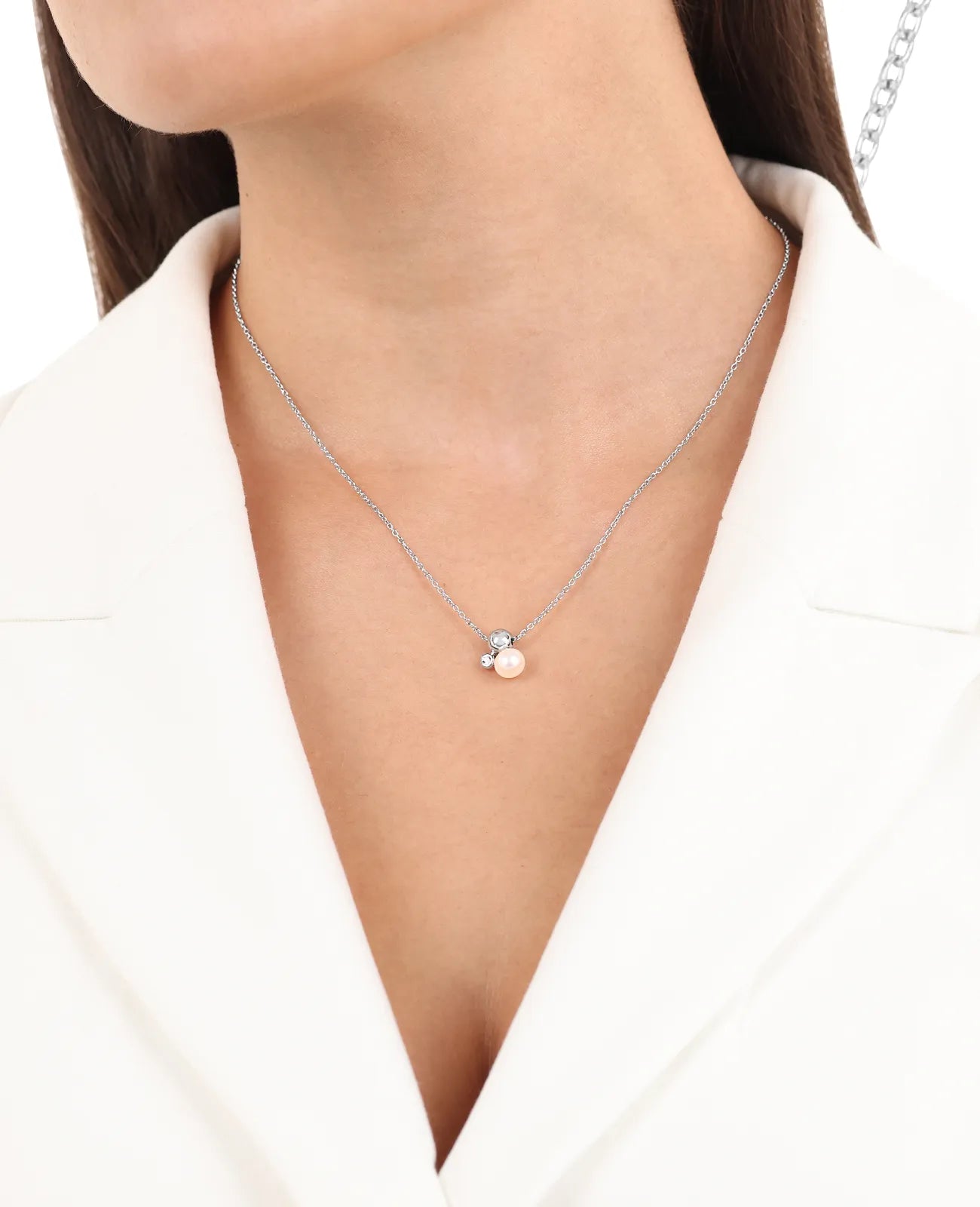 kette mit anhänger  kugel mit perle darunter und seitlich ein zirkonia stein