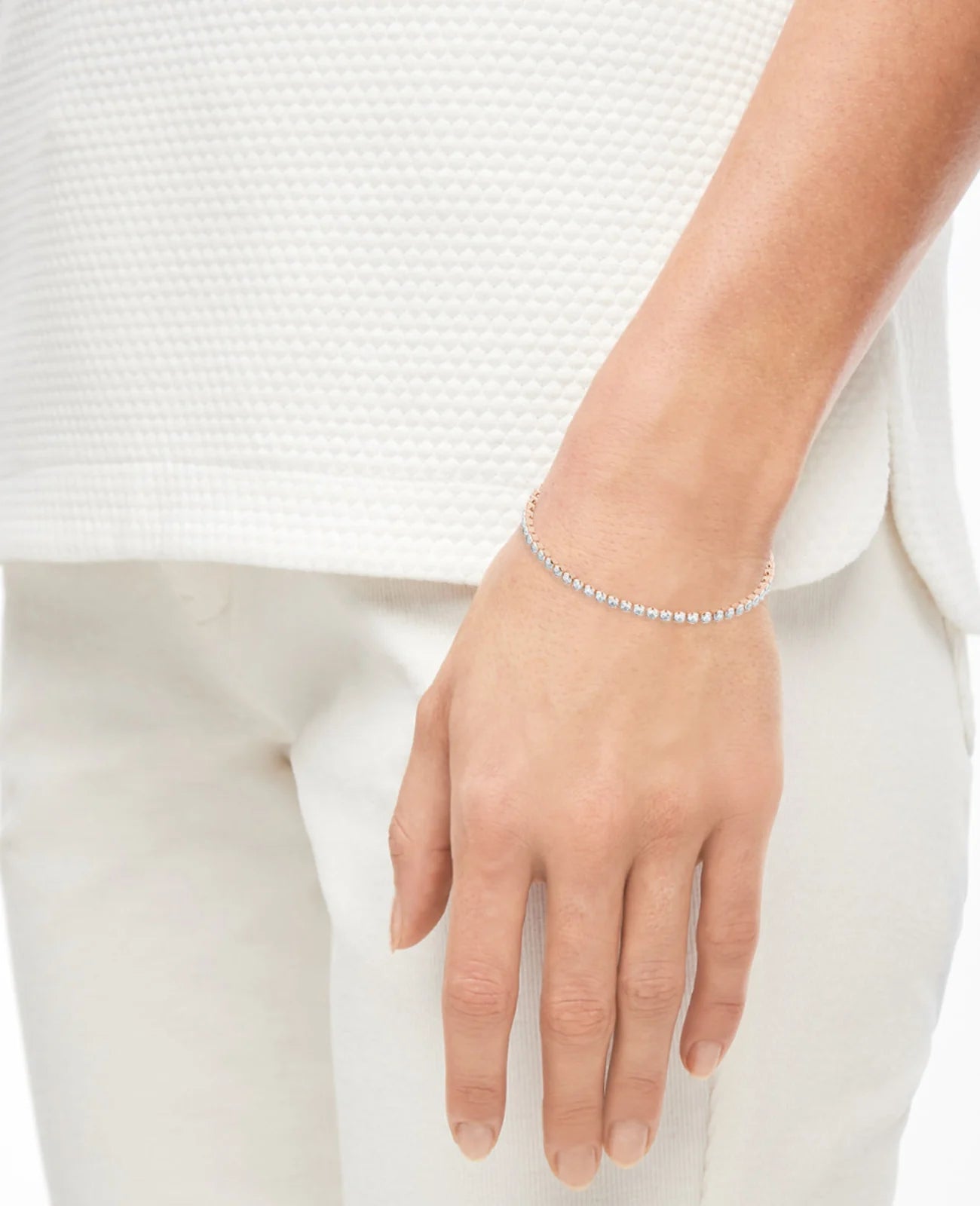 rosefarbenes tennisarmband lauter angereihte zirkonia steine in zargenfassung