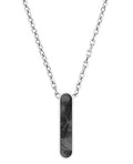 ankerkette mit langen anhänger der mit einen grauen jaspis stein besetzt ist