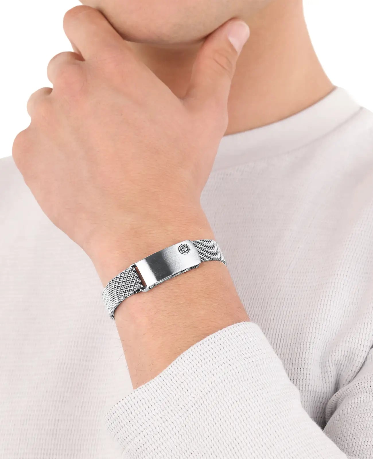 Milanese armband mit großer platte stufenloser magnetverschluß kompassmotiv in einer ecke