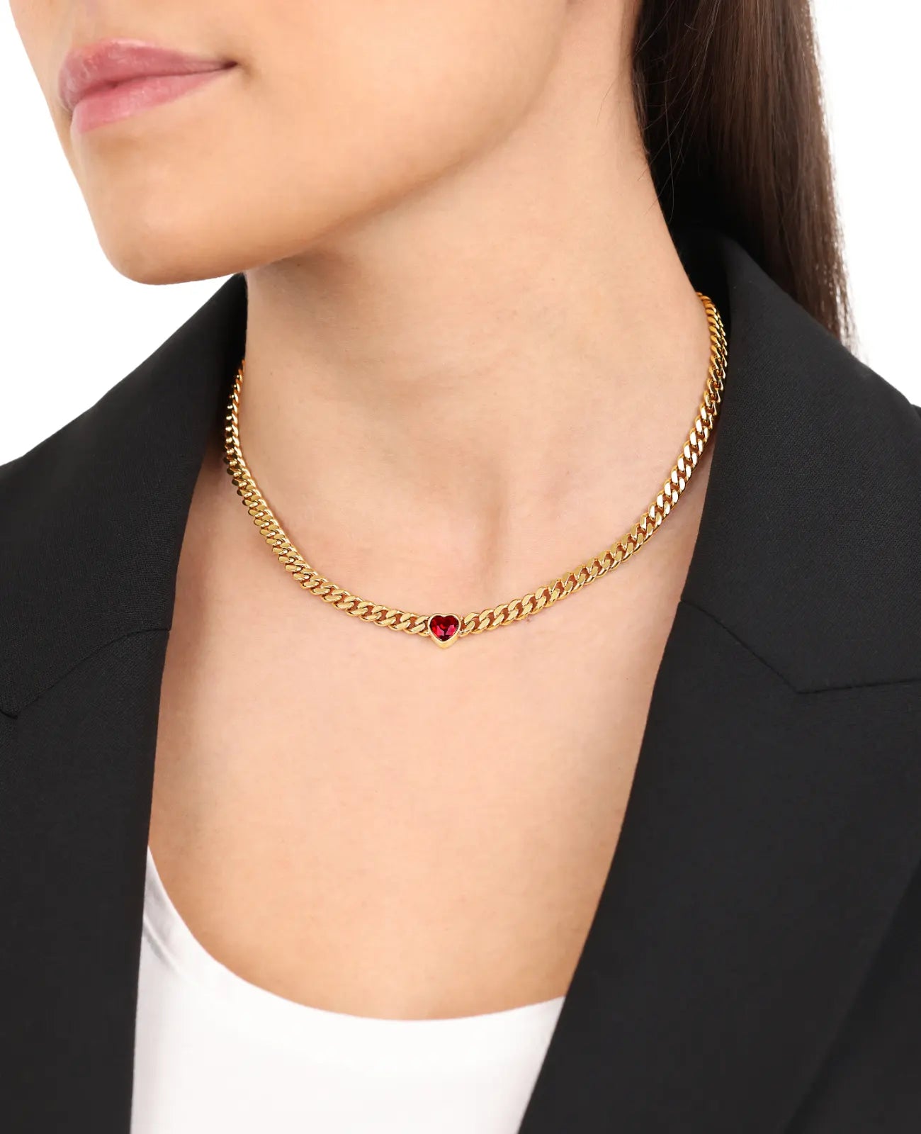 breite panzerkette mit großen roten herz in der mitte