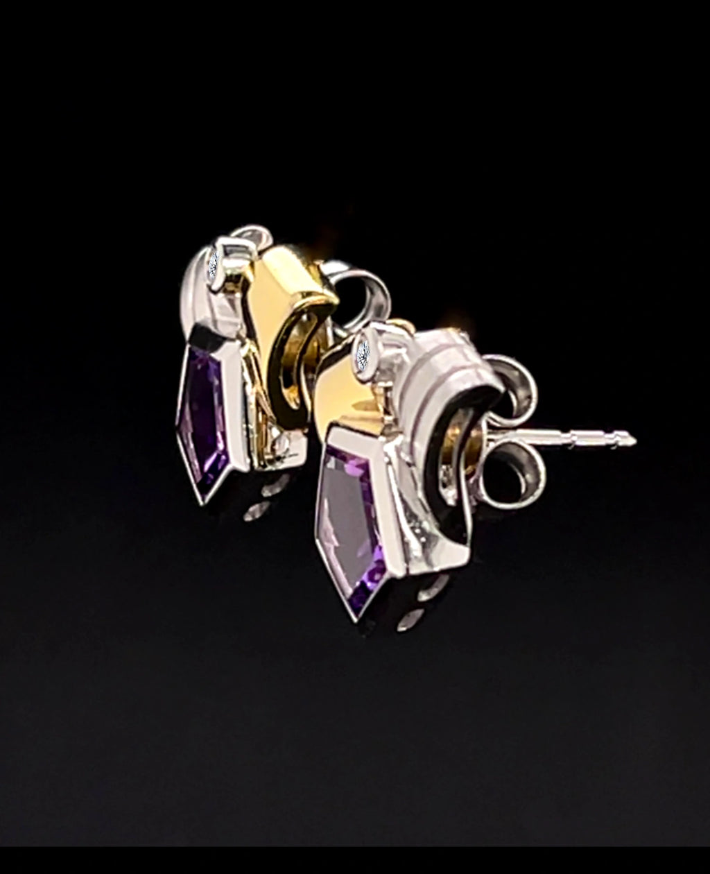 bicolor ohrstecker mit großen 5 eckigen Amethyst kleinen brillant