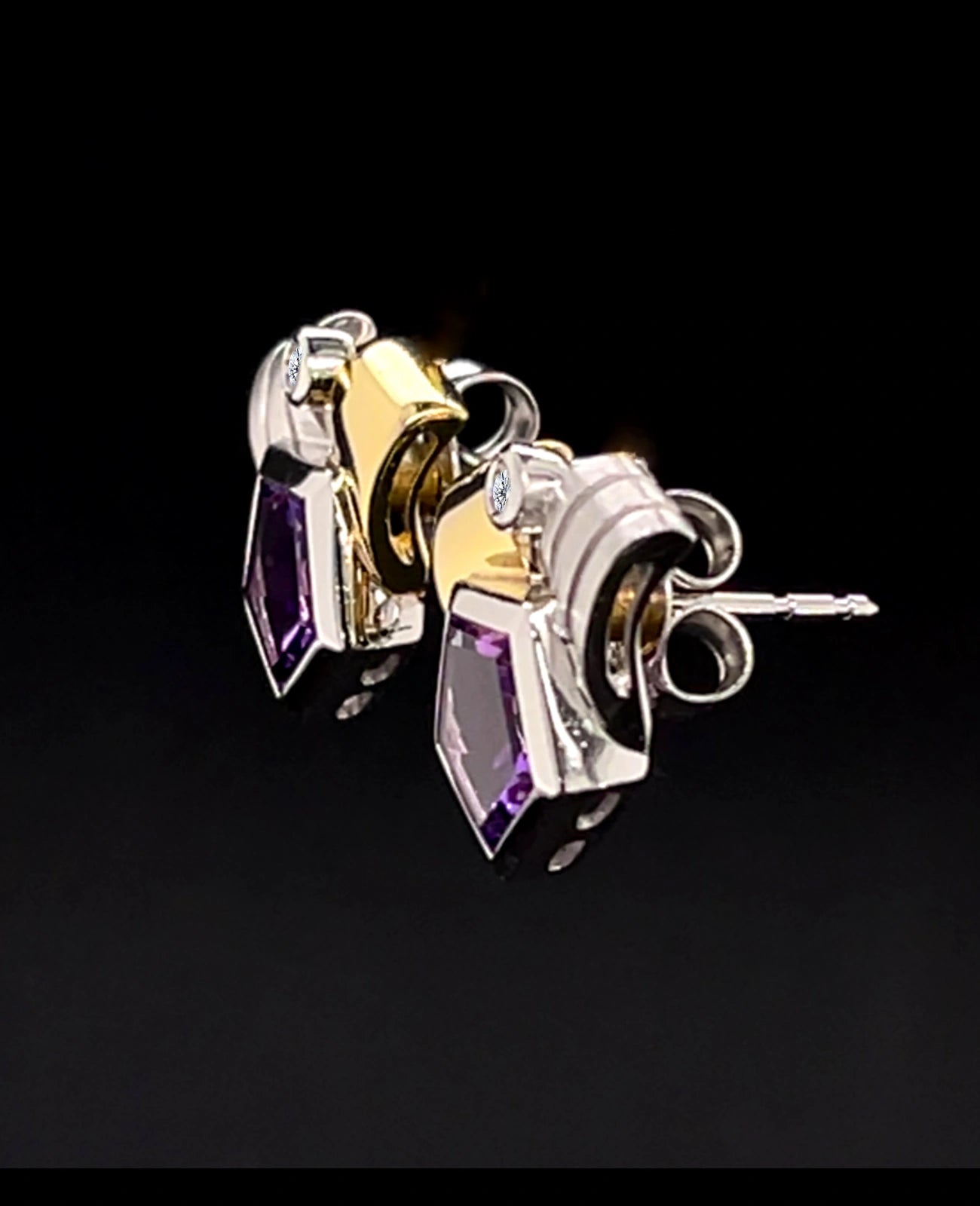 bicolor ohrstecker mit großen 5 eckigen Amethyst kleinen brillant