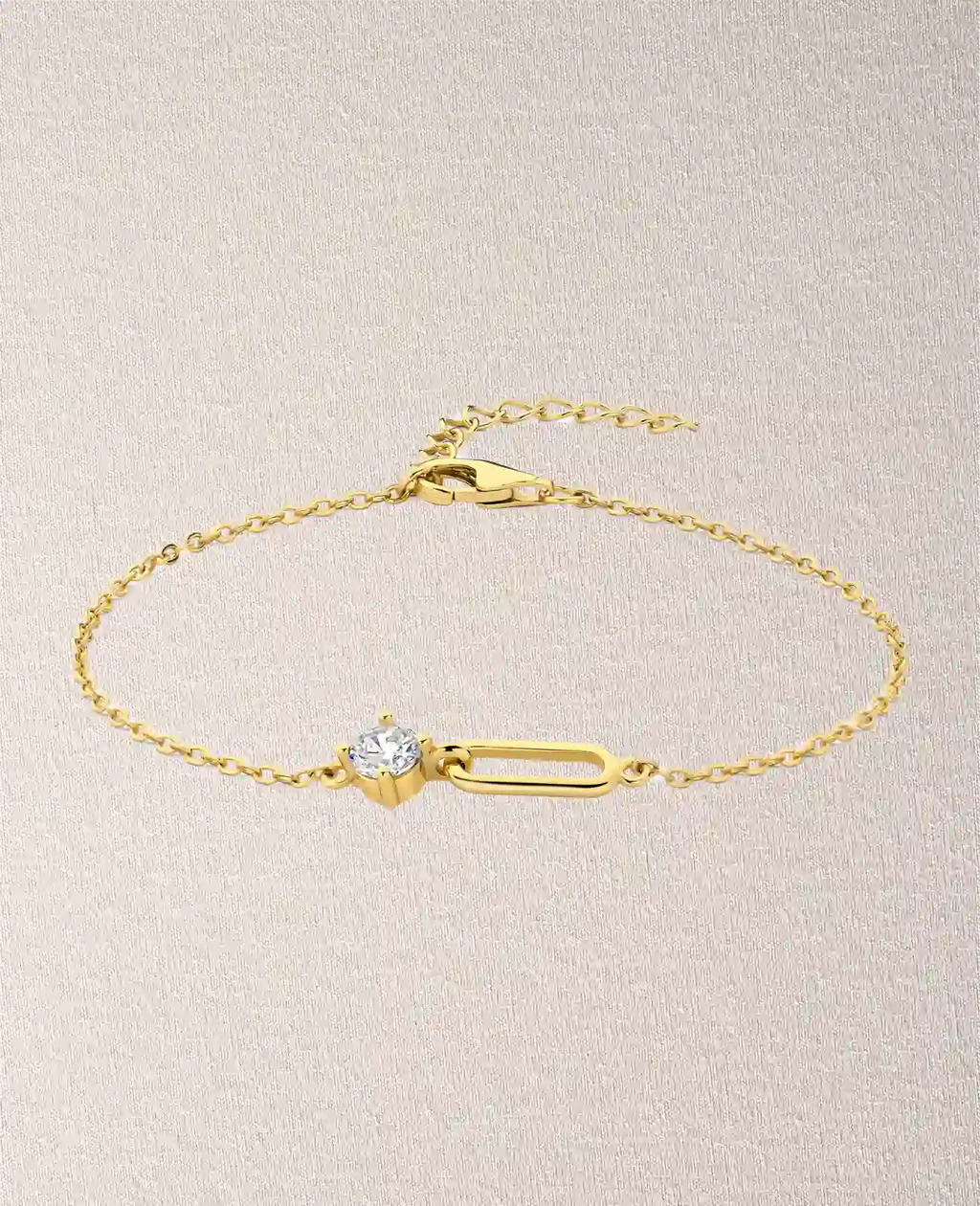 anker armband mit ovalen offenen mittelteil ein großer zirkonia stein schließt an