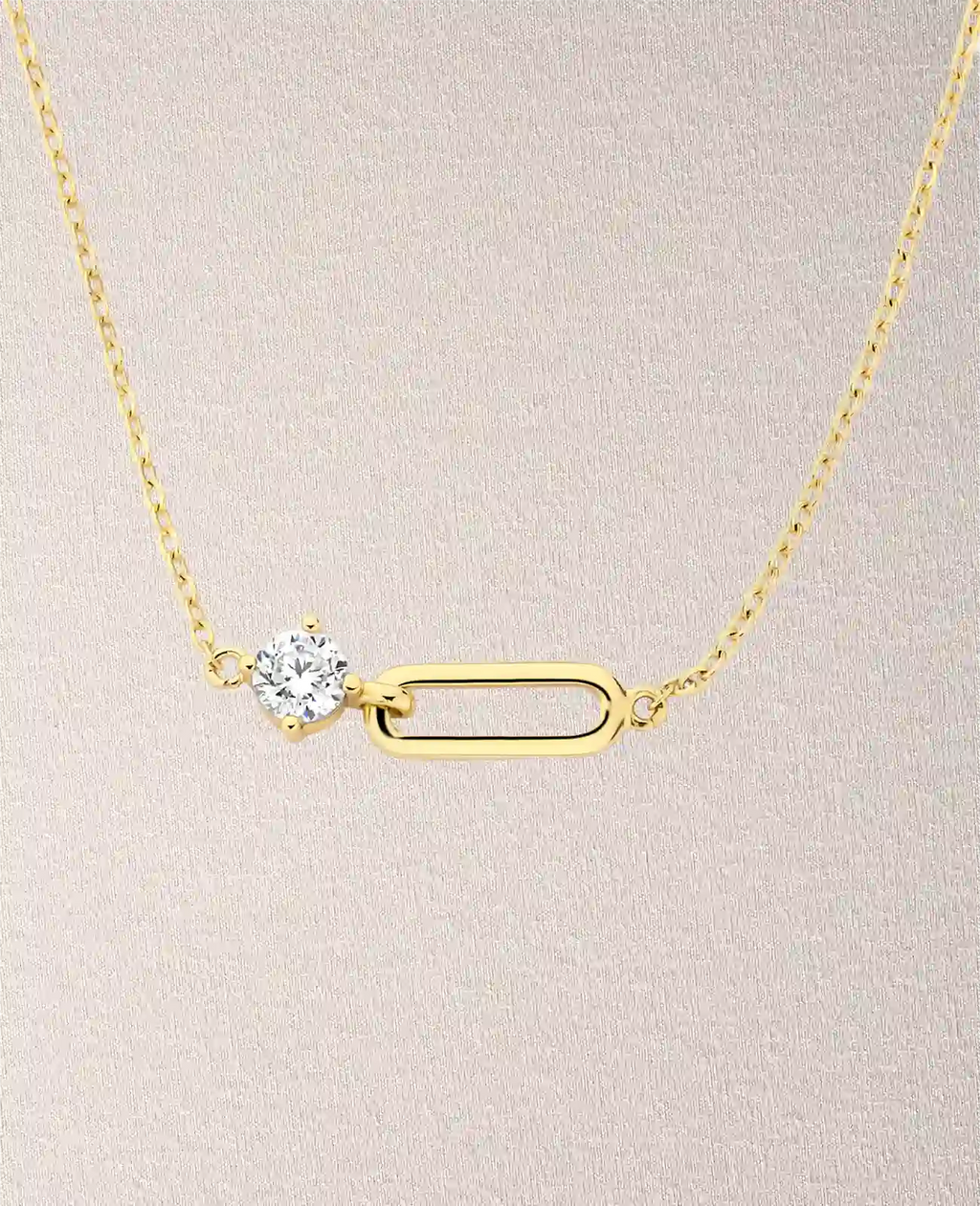 Ankerkette mit ovalen offenen mittelteil ein großer zirkonia stein schließt an