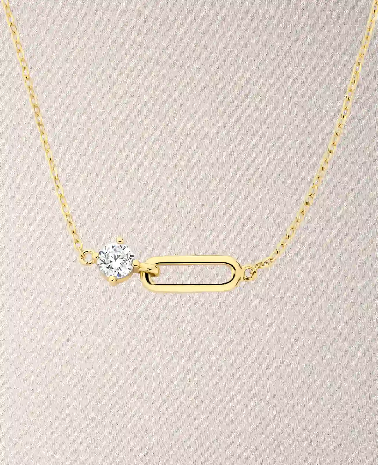 Ankerkette mit ovalen offenen mittelteil ein großer zirkonia stein schließt an