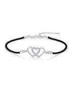 Gekordeltes schwarzes Textilarmband in der Mitte Doppelherzen