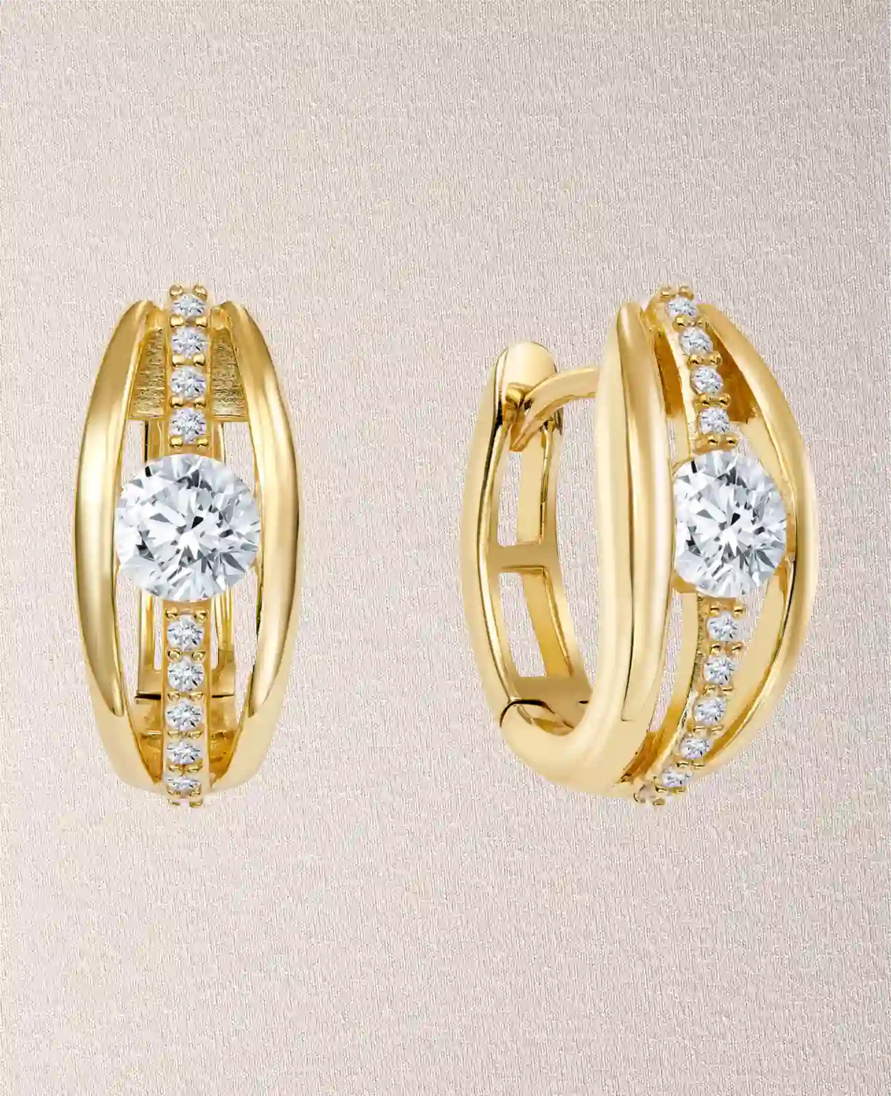 ovale creolen in der mitte großer zirkonia stein darunter und darüber je 4 kleine zirkonia steine