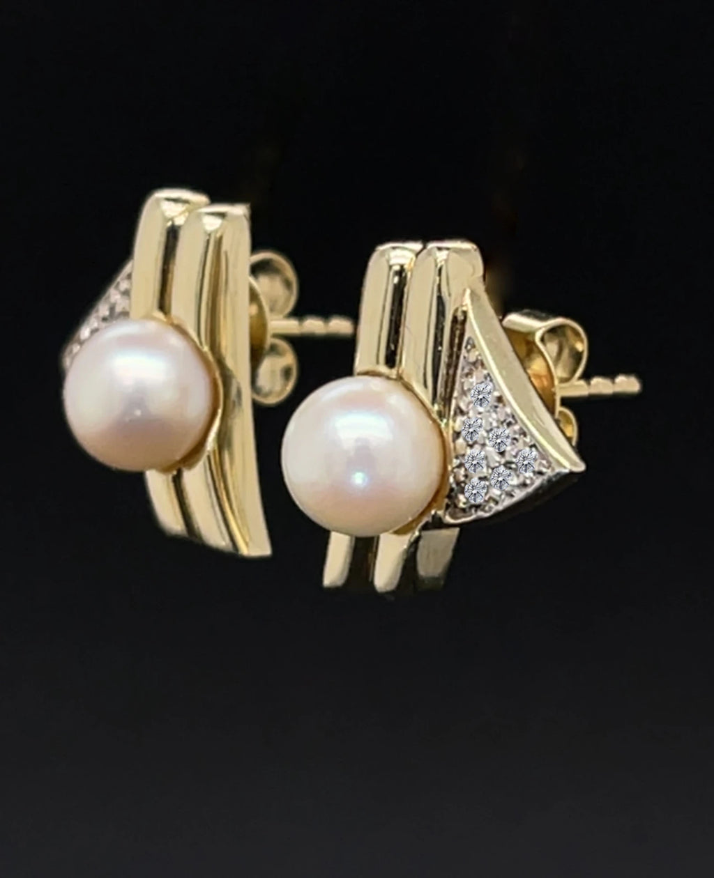 ohrstecker in flügelform mit großer perle