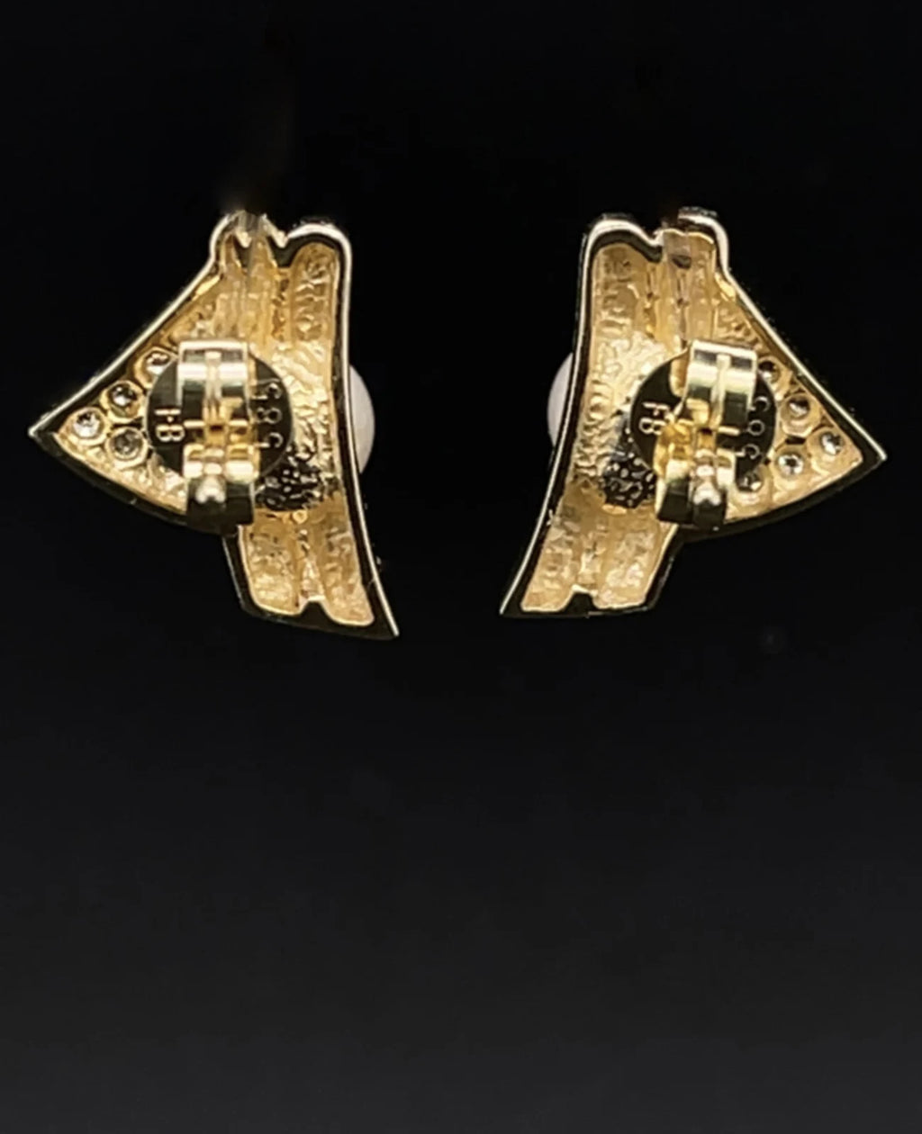 ohrstecker in flügelform mit großer perle