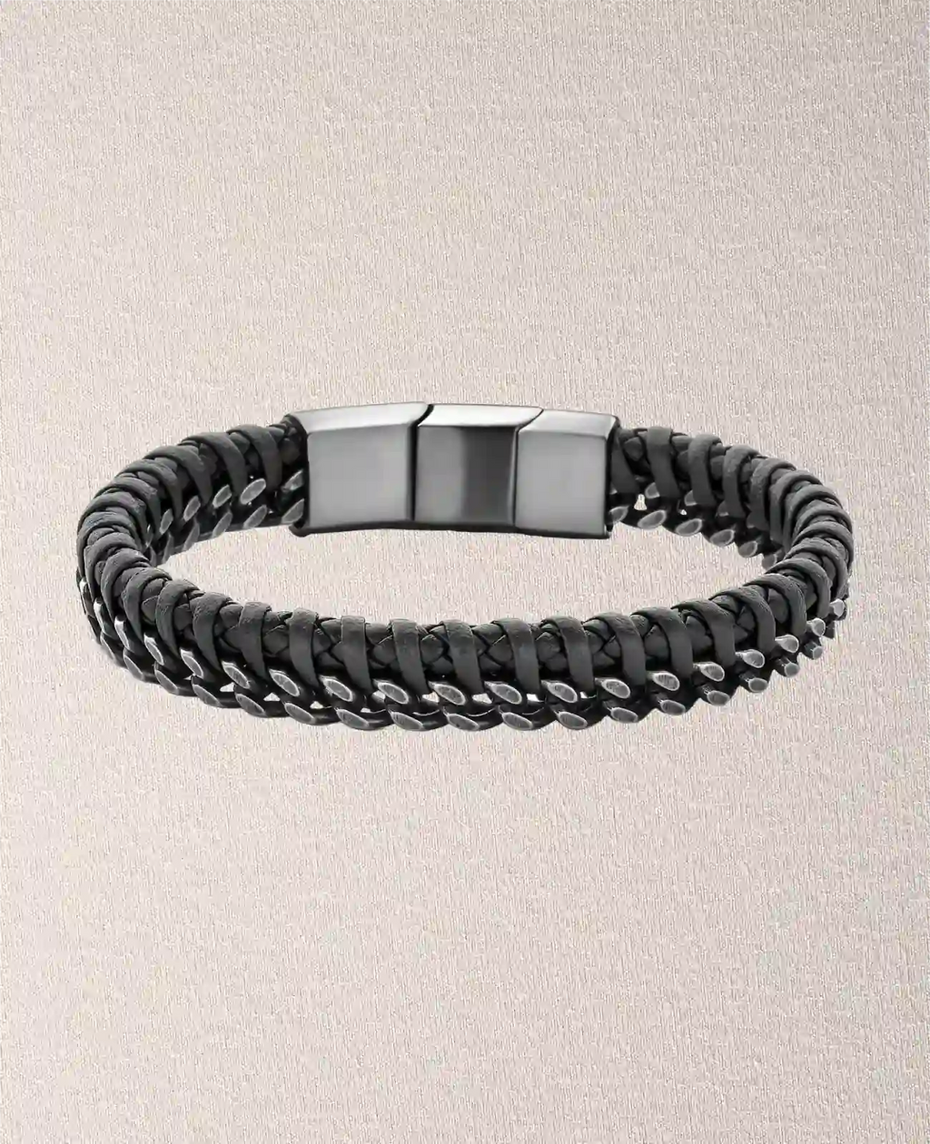 Breites Lederarmband mit seitlich eingefochtenen Panzerkette