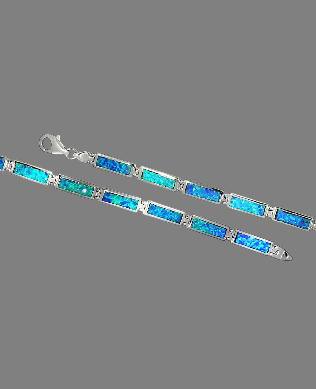 Armband mit beweglichen rechteckigen Platten besetzt mit blauen Opalen