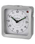 Viereckiger silberfarbener Analog Funkwecker mit großen arabischen zahlen