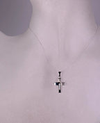 Kreuz anhänger mit 3 zirkonia steinen