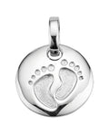 runder anhänger mit zwei vertieften babyfüße