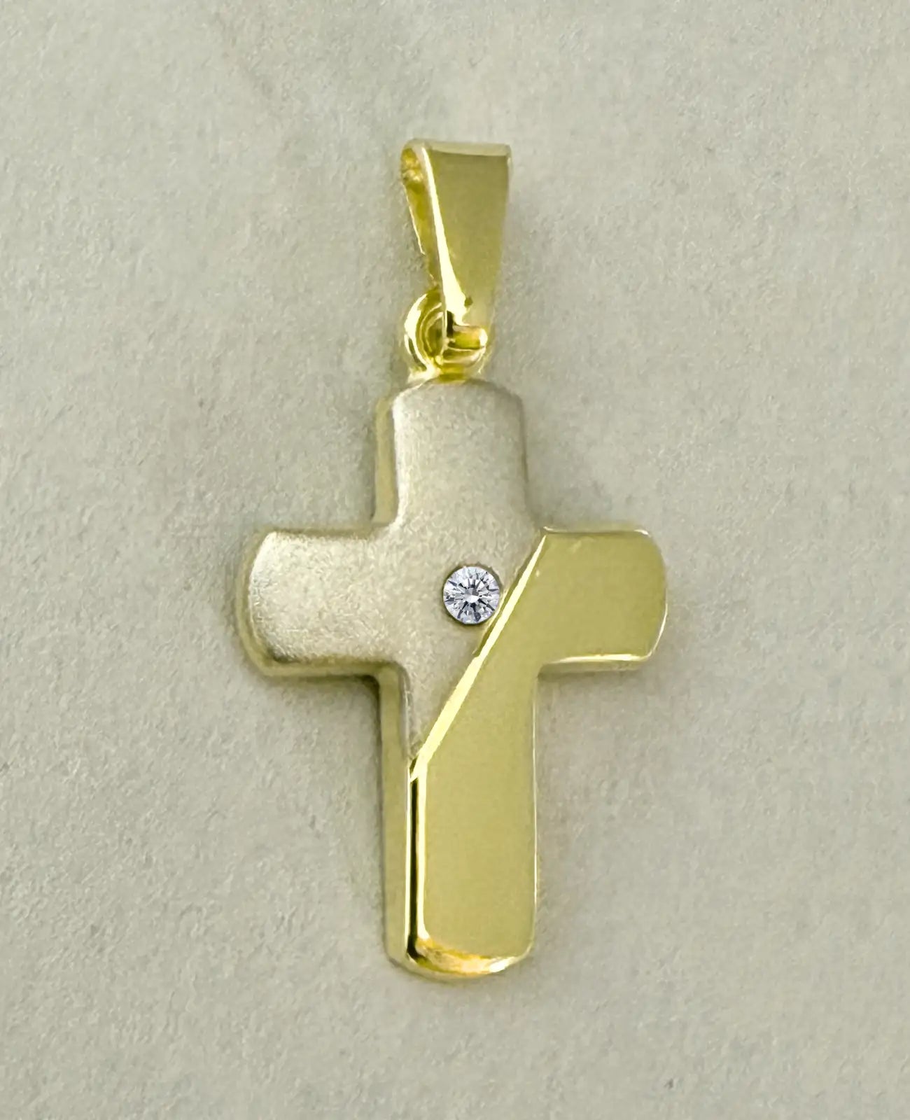 breites kreuz bicolor mit zirkonia stein in der mitte
