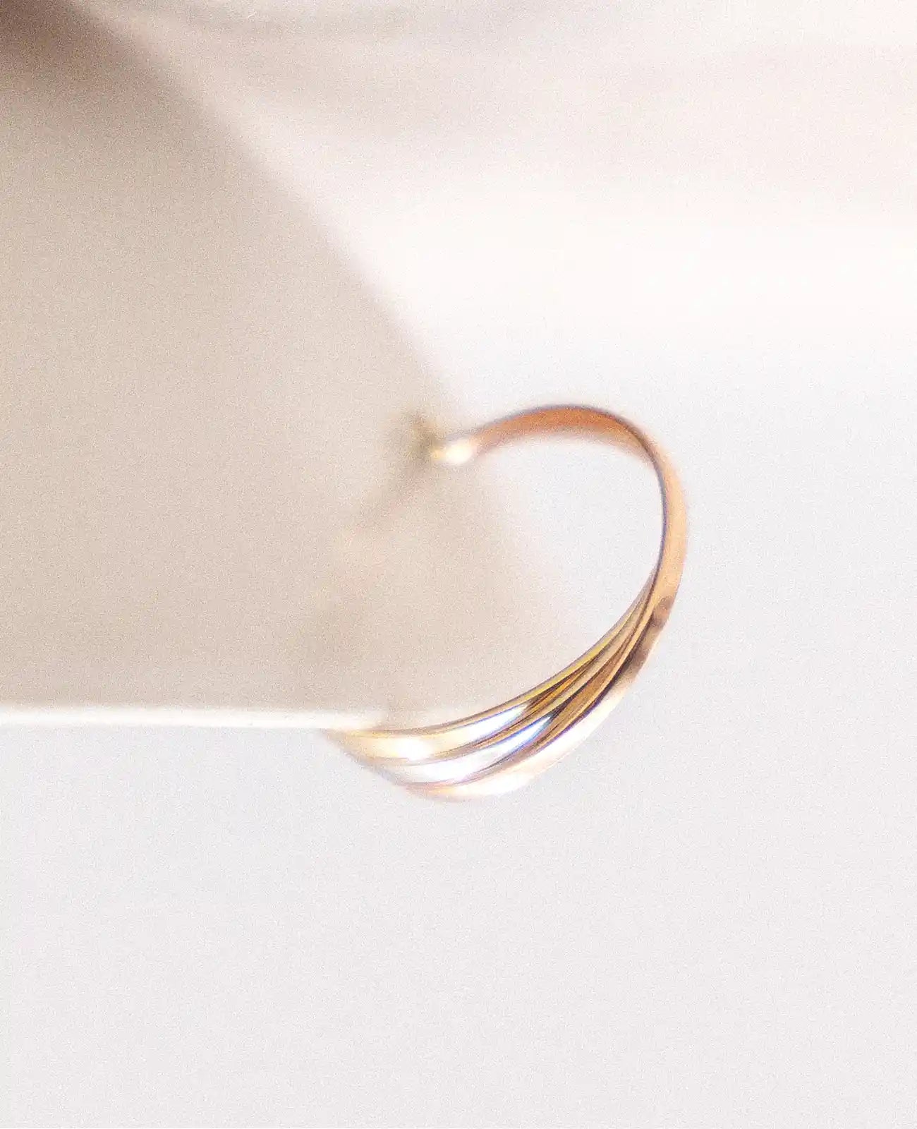3 reihige gedrehte creolen in gold weißgold und rosé mit Klappbügel