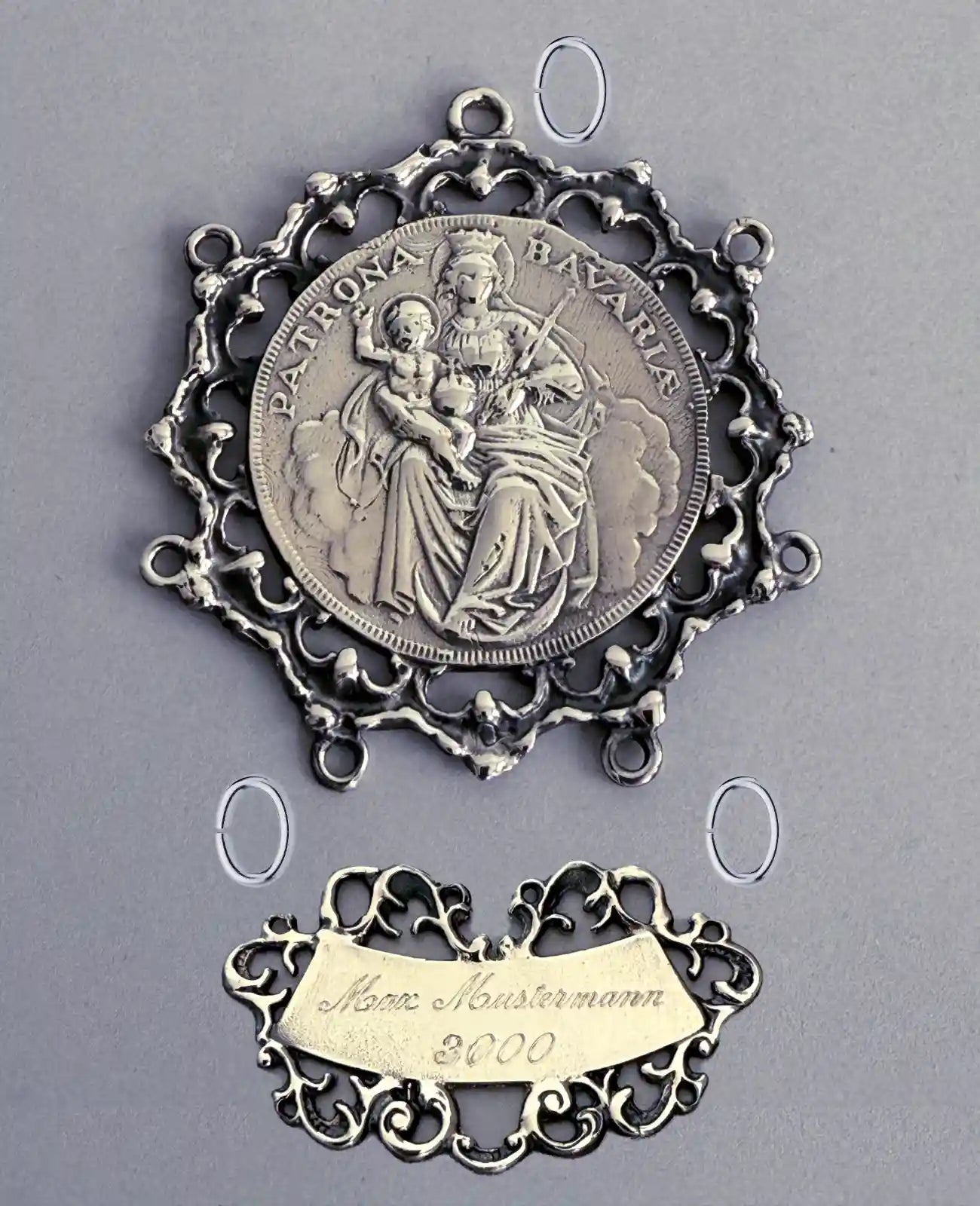 ösenset montagebeispiel für fassung und gravurschild
