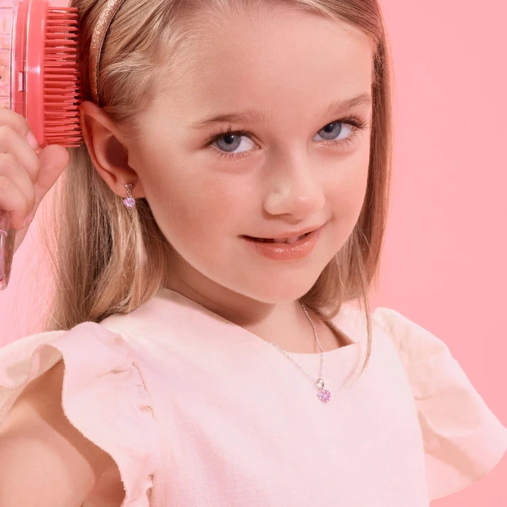 kind mit pinzessin lillifee schmuck