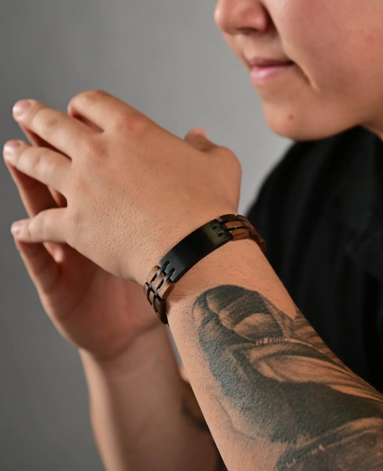 breites ident armband mit holz gliederarmband