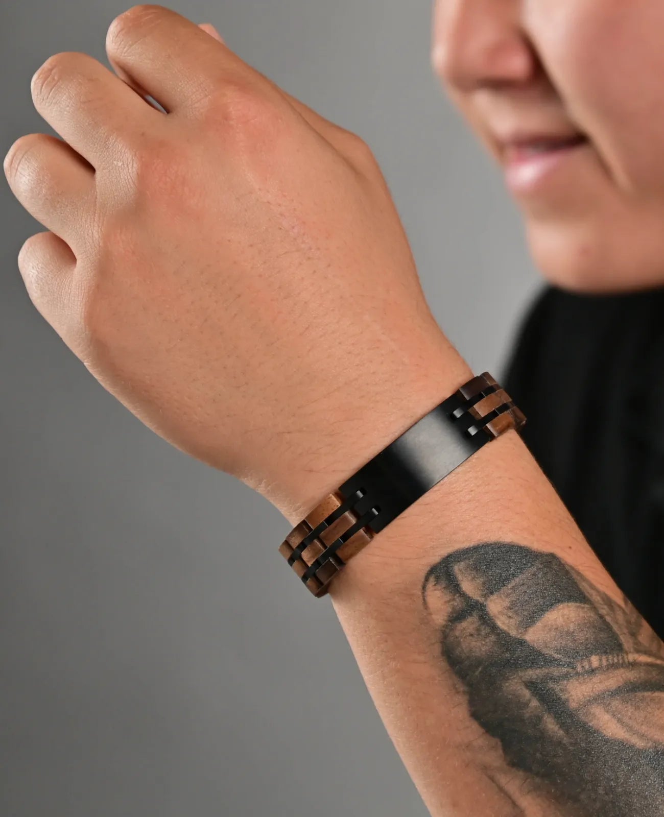 breites ident armband mit holz gliederarmband