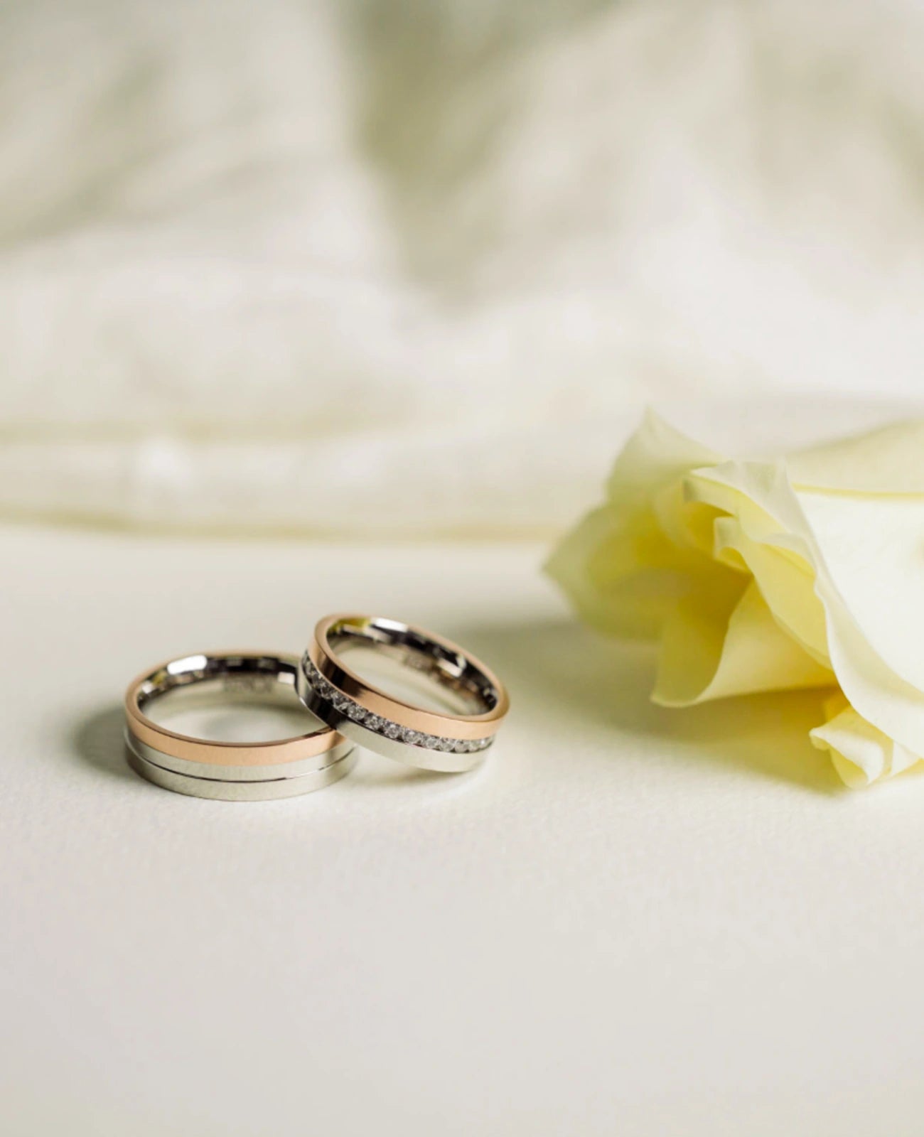 Ring eine seite rosé die andere edelstahl in der mitte rille