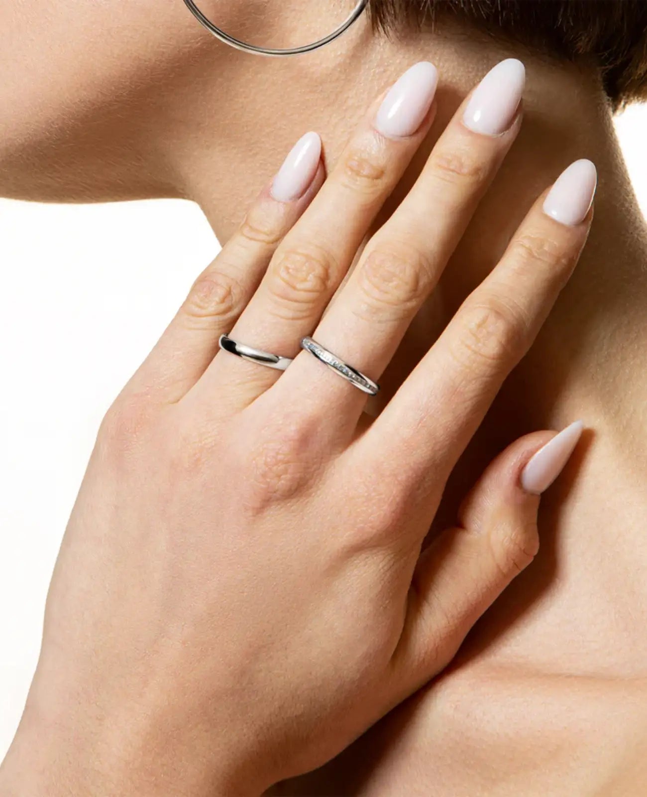 einfacher glatter gewölbter ring silberfarben