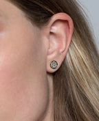 runde ohrstecker mit mehrfarbigen zirkonia steinen