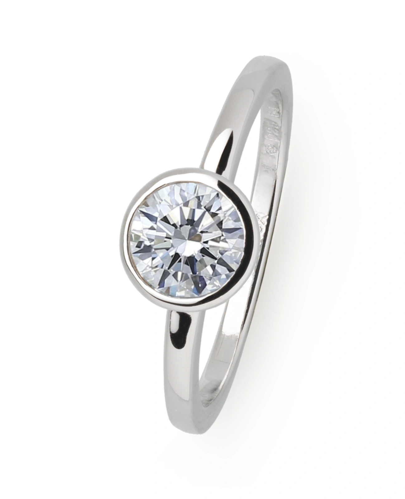 Ring mit großen zirkonia stein in zargenfassung