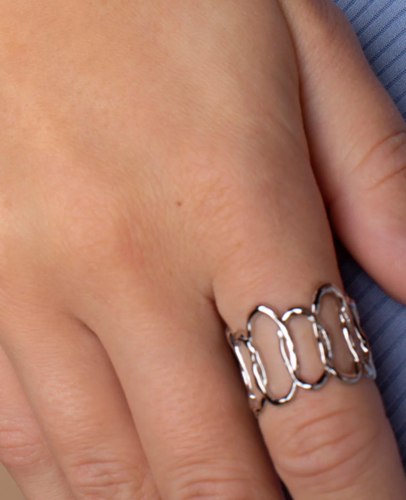 ring aus lauter offenen ovalen zusammenhängenden teilen